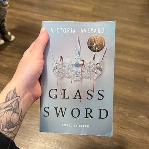 Glass Sword by Victoria Aveyard